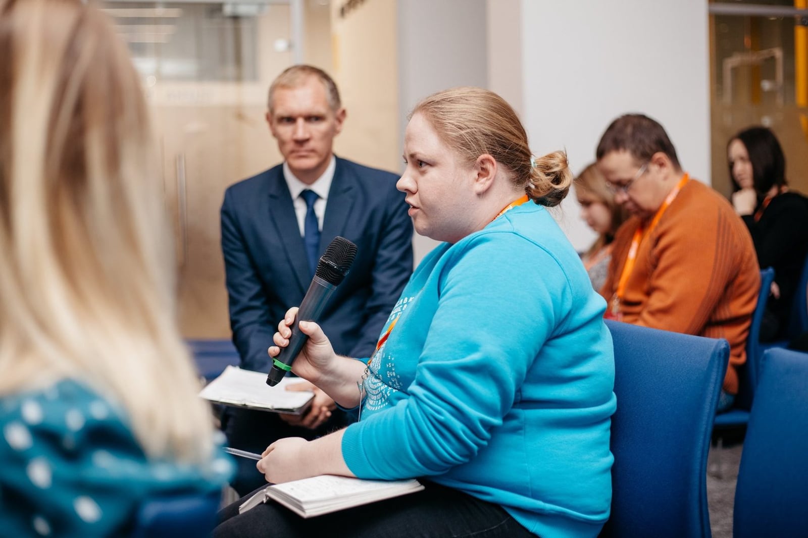 Discussion at a business event